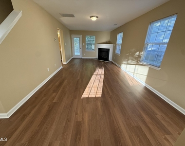 1517 Essexwood Drive - Photo Thumbnail 4