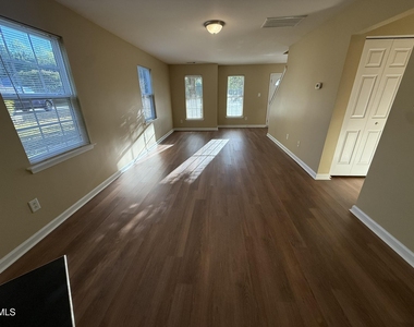 1517 Essexwood Drive - Photo Thumbnail 7