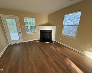 1517 Essexwood Drive - Photo Thumbnail 5