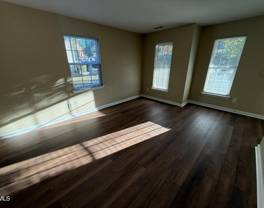 1517 Essexwood Drive - Photo Thumbnail 6