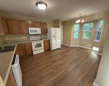 1517 Essexwood Drive - Photo Thumbnail 10