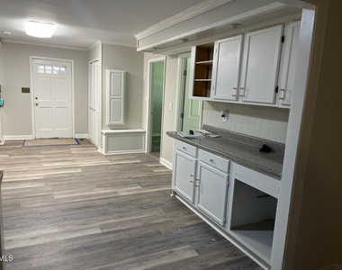 286 Government Road - Photo Thumbnail 3