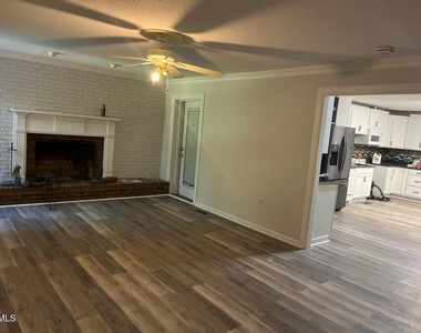 286 Government Road - Photo Thumbnail 2