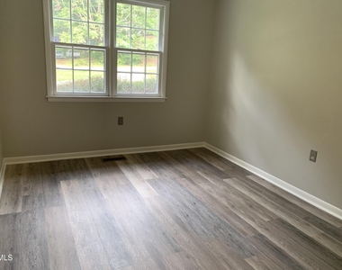 286 Government Road - Photo Thumbnail 11