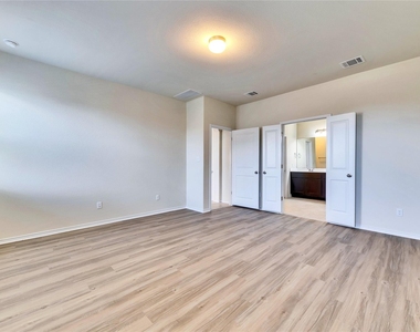 728 Coltrane Dr - Photo Thumbnail 9