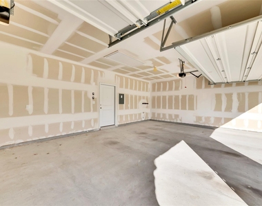 728 Coltrane Dr - Photo Thumbnail 17