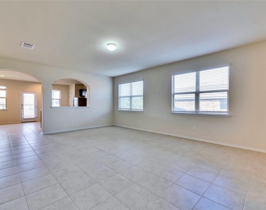 728 Coltrane Dr - Photo Thumbnail 6