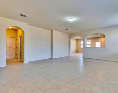 728 Coltrane Dr - Photo Thumbnail 5