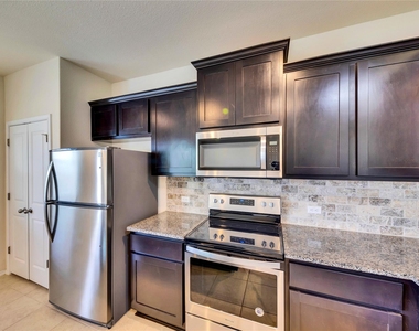 728 Coltrane Dr - Photo Thumbnail 3