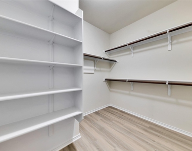 728 Coltrane Dr - Photo Thumbnail 15