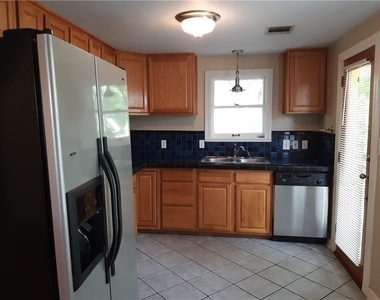 920 E 46th - Photo Thumbnail 7