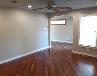 920 E 46th - Photo Thumbnail 9