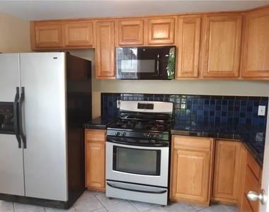 920 E 46th - Photo Thumbnail 10