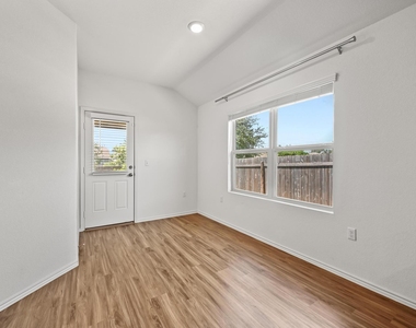 10404 Premier Park St - Photo Thumbnail 11
