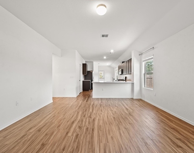 10404 Premier Park St - Photo Thumbnail 3