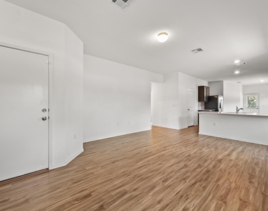 10404 Premier Park St - Photo Thumbnail 4