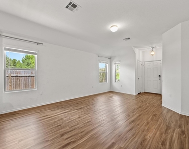 10404 Premier Park St - Photo Thumbnail 6