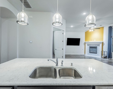 5844 Bianca Dr - Photo Thumbnail 7