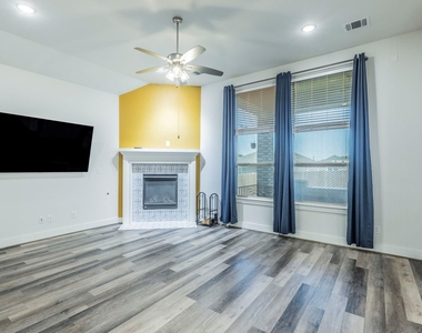 5844 Bianca Dr - Photo Thumbnail 3