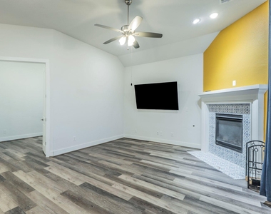5844 Bianca Dr - Photo Thumbnail 4