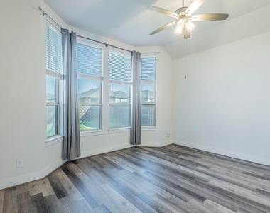 5844 Bianca Dr - Photo Thumbnail 10