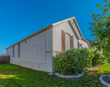 5844 Bianca Dr - Photo Thumbnail 2