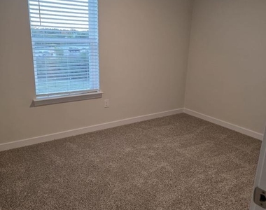 301 Eclipse Street - Photo Thumbnail 12