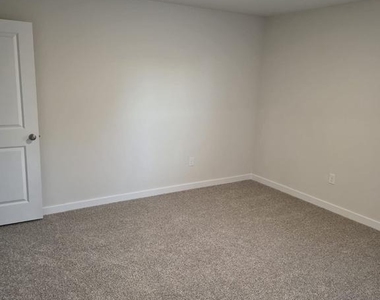 301 Eclipse Street - Photo Thumbnail 11