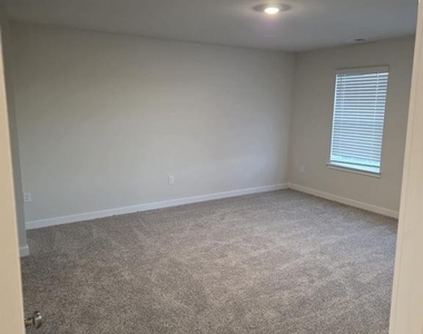 301 Eclipse Street - Photo Thumbnail 16