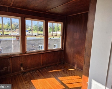 331 N Pleasant Valley Road - Photo Thumbnail 7