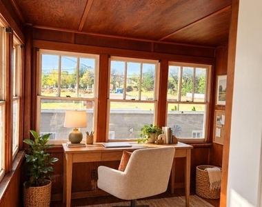 331 N Pleasant Valley Road - Photo Thumbnail 6