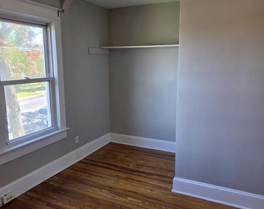 331 N Pleasant Valley Road - Photo Thumbnail 14