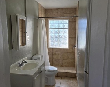 331 N Pleasant Valley Road - Photo Thumbnail 9
