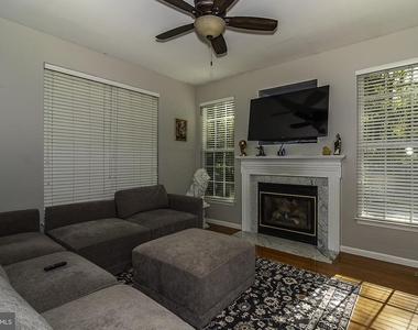 11100 Saturn Court - Photo Thumbnail 4