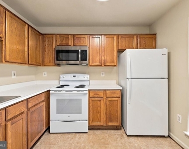 8202 Winstead Place - Photo Thumbnail 7