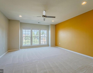42677 Wardlaw Terrace - Photo Thumbnail 12