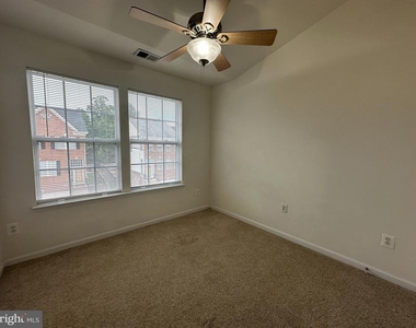 43115 Forest Edge Square - Photo Thumbnail 16