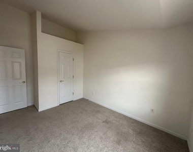 43115 Forest Edge Square - Photo Thumbnail 17