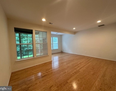 43115 Forest Edge Square - Photo Thumbnail 25