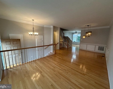43115 Forest Edge Square - Photo Thumbnail 1