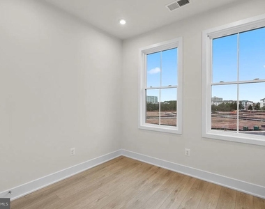 13898 Aviation Place - Photo Thumbnail 10