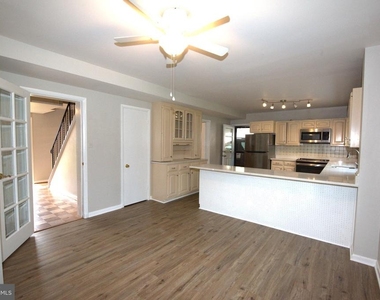 6933 Tyndale Street - Photo Thumbnail 10