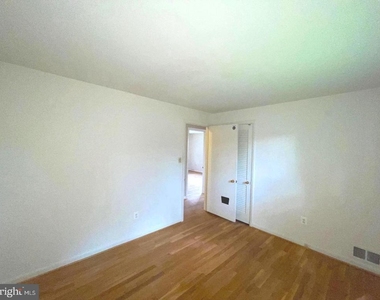 6933 Tyndale Street - Photo Thumbnail 25