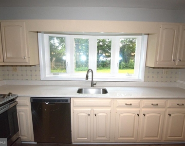 6933 Tyndale Street - Photo Thumbnail 18