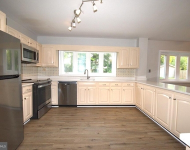 6933 Tyndale Street - Photo Thumbnail 21