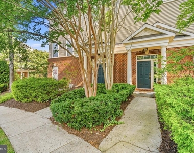 7000 Huntley Run Place - Photo Thumbnail 6