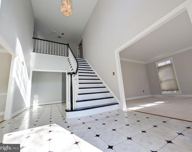 6441 Lake Meadow Drive - Photo Thumbnail 7