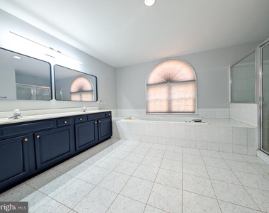 6441 Lake Meadow Drive - Photo Thumbnail 16