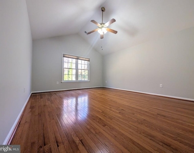 6441 Lake Meadow Drive - Photo Thumbnail 11