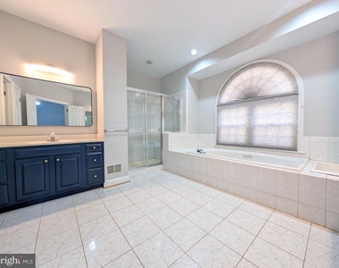 6441 Lake Meadow Drive - Photo Thumbnail 19